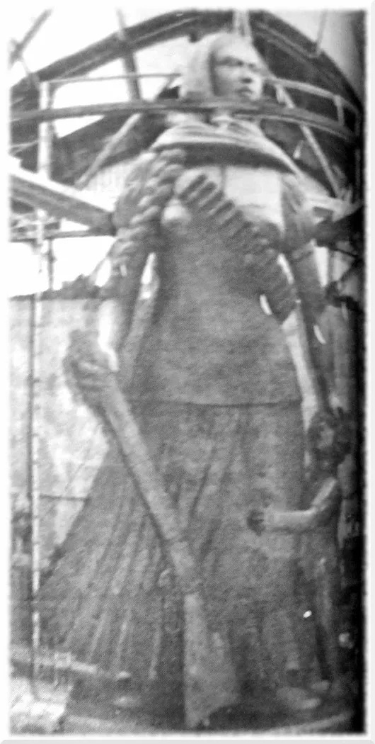 LA SOLDADERA Escultura en barro de Vladimir Alvarado  En esta foto, se ve a n...