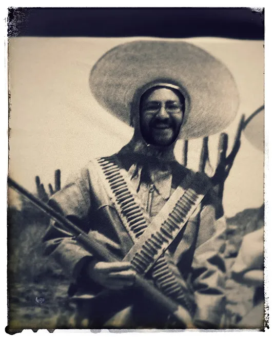 Presente General Y usted ya fue a la exposición de imágenes de la Revolución ...