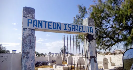 Panteón Torreón Es la primera vez que me doy una vuelta al Panteón Torreón. Q...