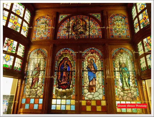 VITRALES EN LA ENTRADA PRINCIPAL DE LA IGLESIA DE GUADALUPE EN TORREÓN  Vista...