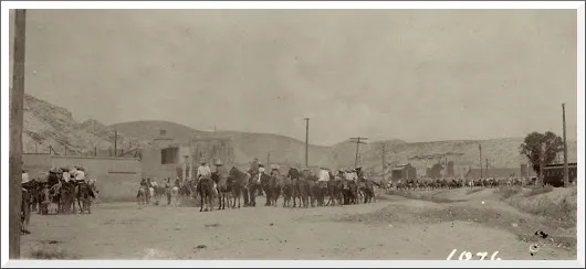 La Revolución en La Laguna REVOLUCIONARIOS FRENTE A LA CASA DEL CERRO  En est...