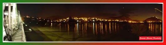 ¡FELIZ NOCHEBUENA!  ¿Es un Belén (Nacimiento) con sus foquitos y un río hecho...