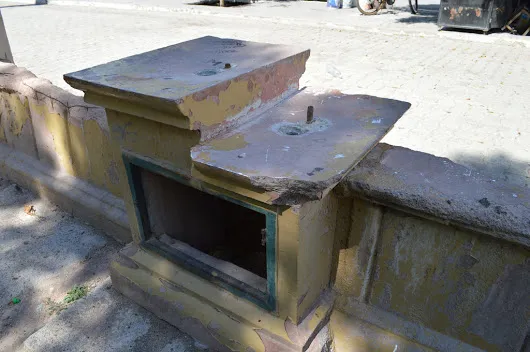 Es una lástima, hasta los bustos desaparecieron, o los guardaron o se los rob...