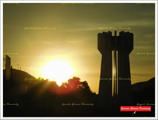 EN EL OCASO DE UN MONUMENTO Nuevamente, el señor Carlos Castañón Cuadros  es...