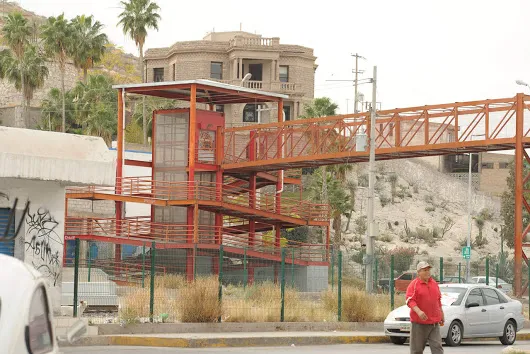 Dura la crítica, pero, ni como defenderse. Al gobierno solo le interesa perpe...