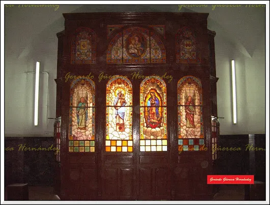 Parroquia de Nuestra Señora de Guadalupe VITRALES DE ENTRADA AL SANTUARIO GUA...