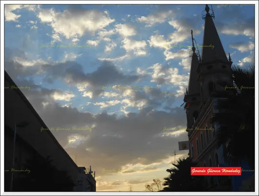 Parroquia de Nuestra Señora de Guadalupe ENTRE EL CIELO Y LA TIERRA  Por desg...