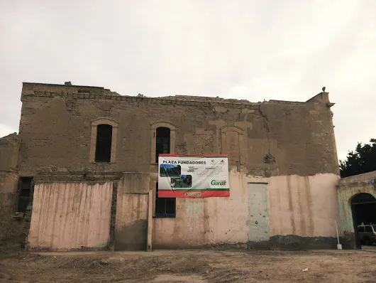 Terreno listo Al menos ya esta limpio el terreno que esta a un lado del edifi...