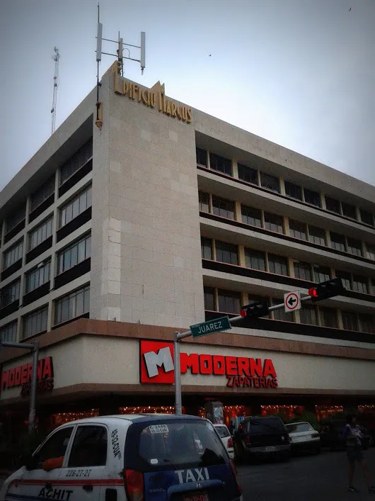 Edificio Marcos  Uno de los edificios modernos del centro histórico de Torr...