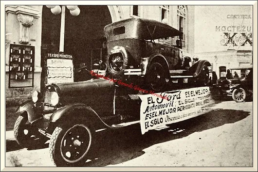 En el Torreón de hace casi un Siglo UN MODELO T AFUERA DEL TEATRO PRINCESA ...