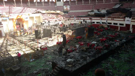 Pasala pasalaaaaaaa, Coliseo Calienteeeeee Que tu, no que tu ... al final el ...