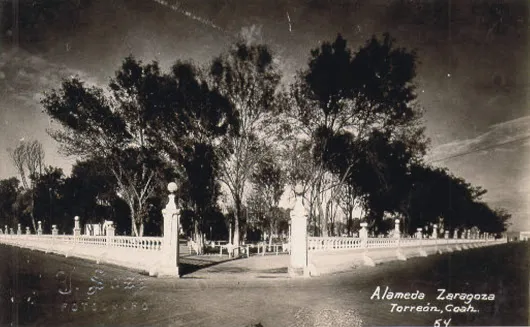 La Alameda OCHO MEDALLONES DE 1914  Las Históricas Columnas en las entrada...