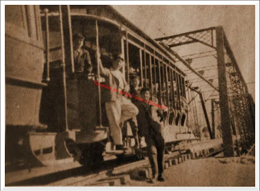 De  Lerdo a Torreón y de Torreón a Lerdo CARROS DEL TRANVÍA SALIENDO DEL PUEN...