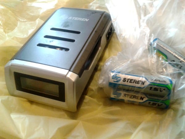 Cargador y baterías de la marca Steren