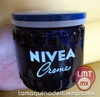 Crema Nivea, tarro de vidrio azul