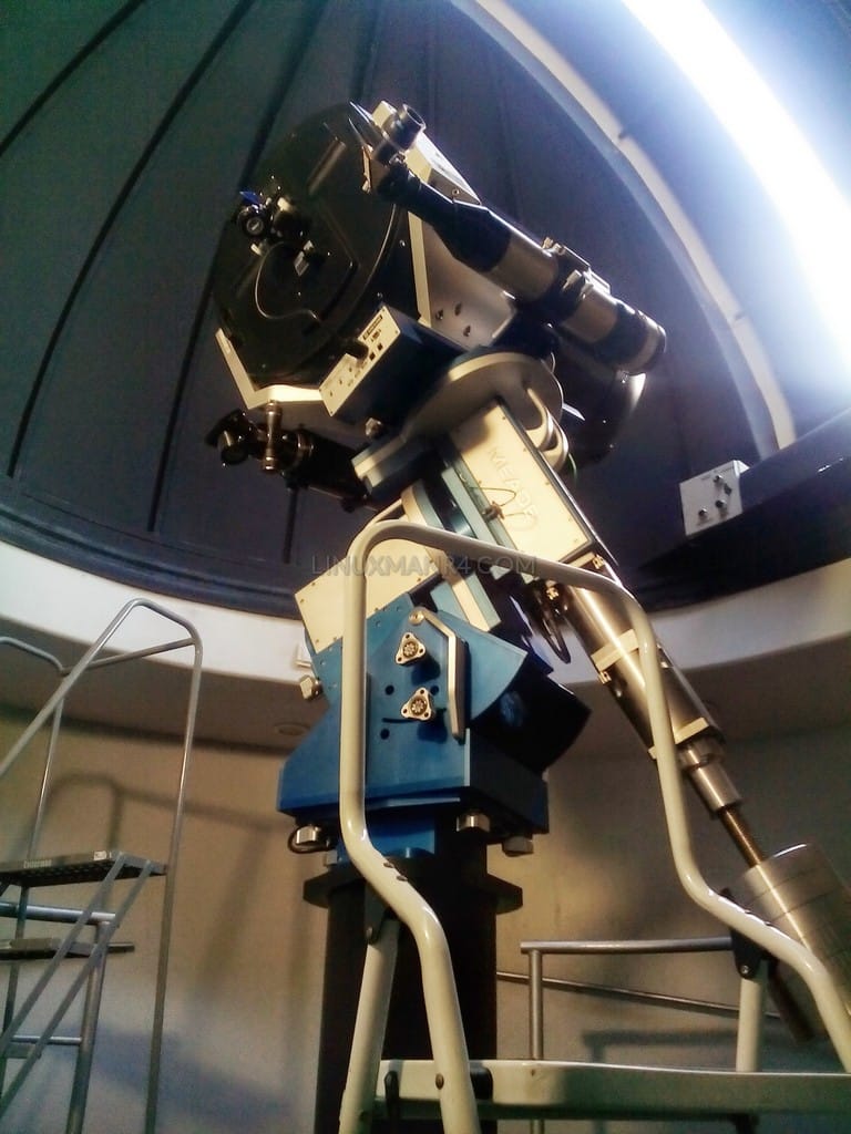 Telescopio en el Planetarium del Bosque Urbano