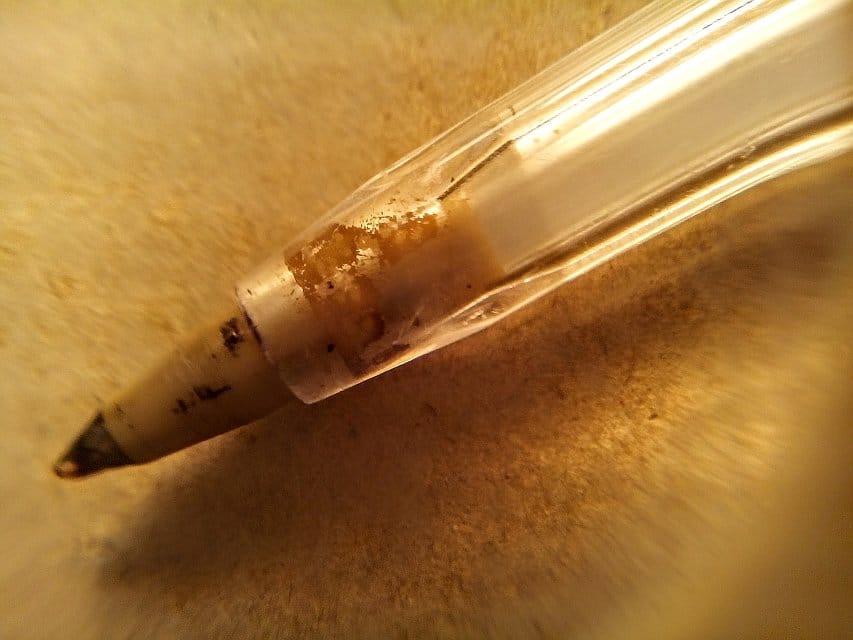 Mejores acercamientos con la cámara del celular - La pluma Bic sin tinta