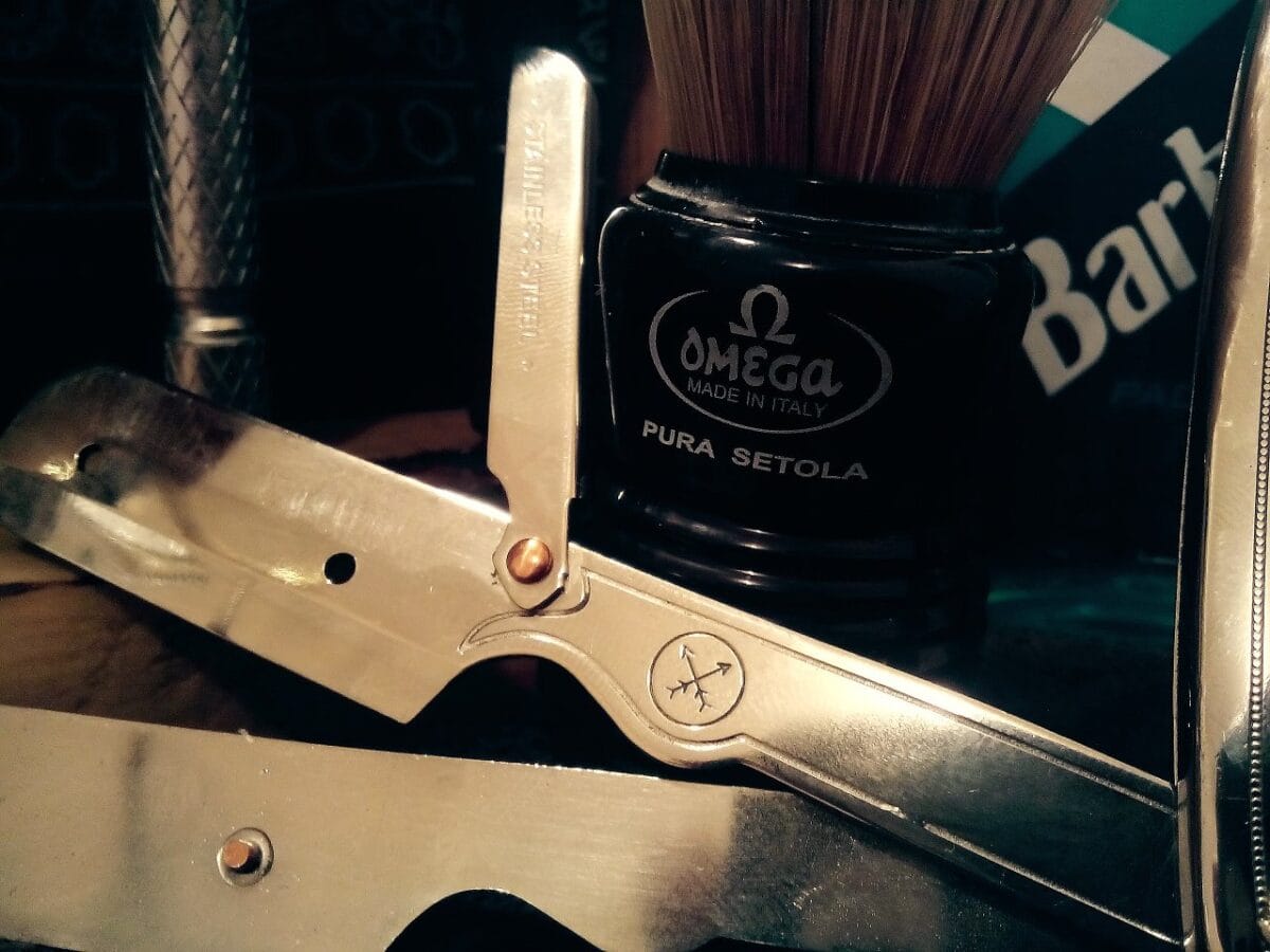 portanavajas con el mecanismo abierto