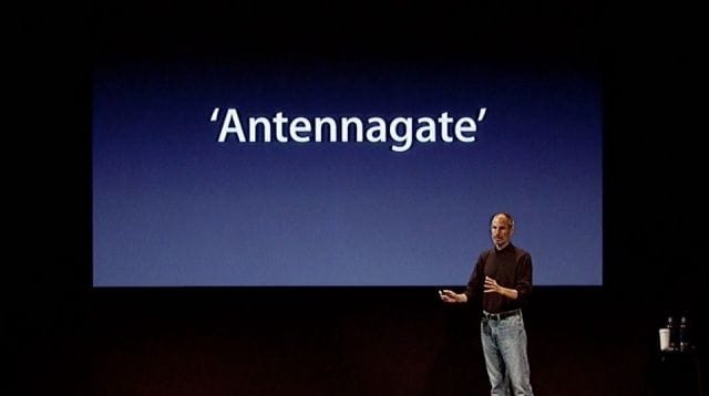 steve jobs explicando el antennagate