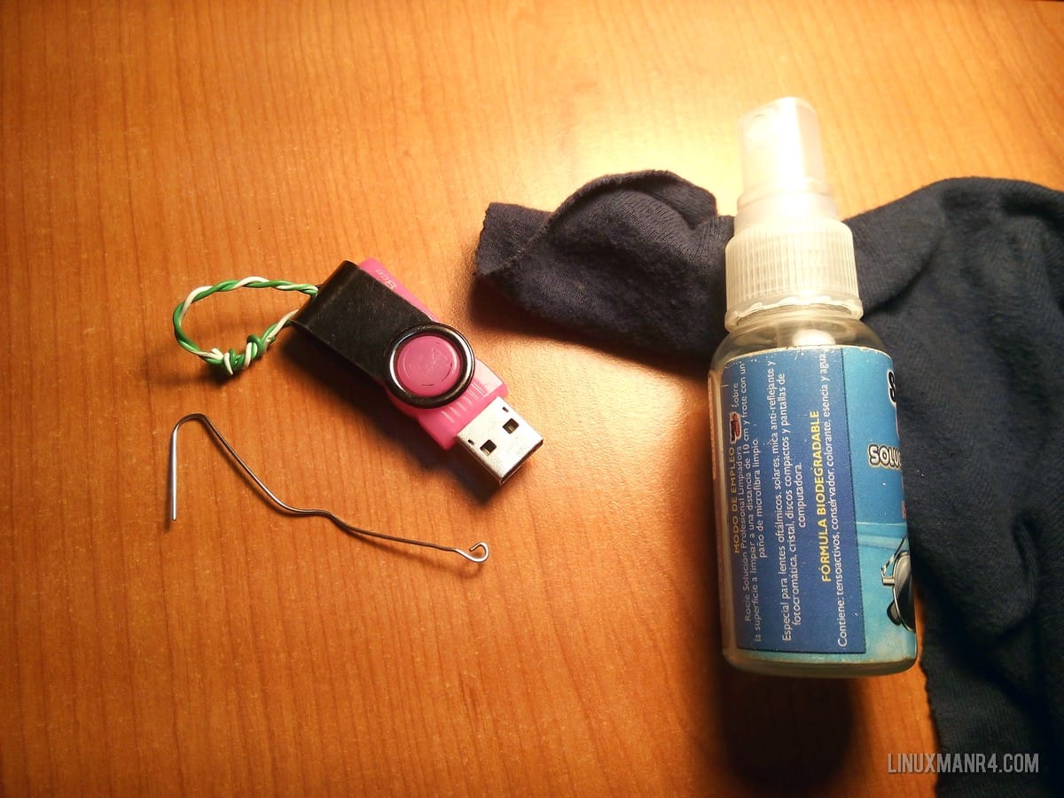 Para limpiar memorias usb con alcohol