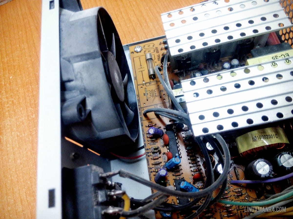 El interior de la fuente de poder