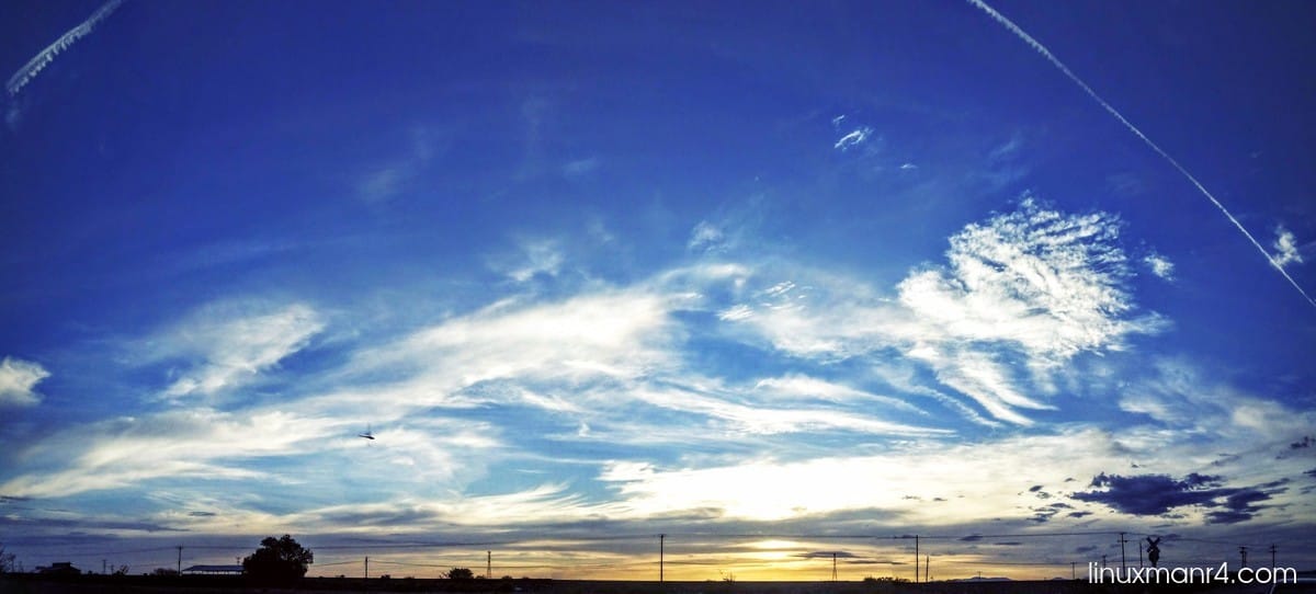 cielo azul cielo nublado \| Agregar texto a una imagen con ImageMagick