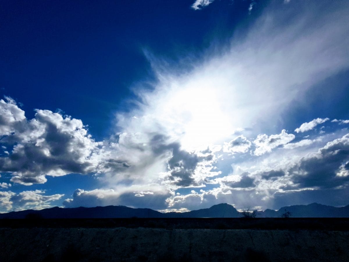 Featured image of post En época de lluvias, una oración para los truenos.