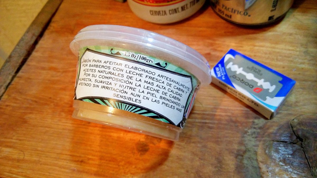 jabon para afeitar elaborado con leche de cabra - reverso