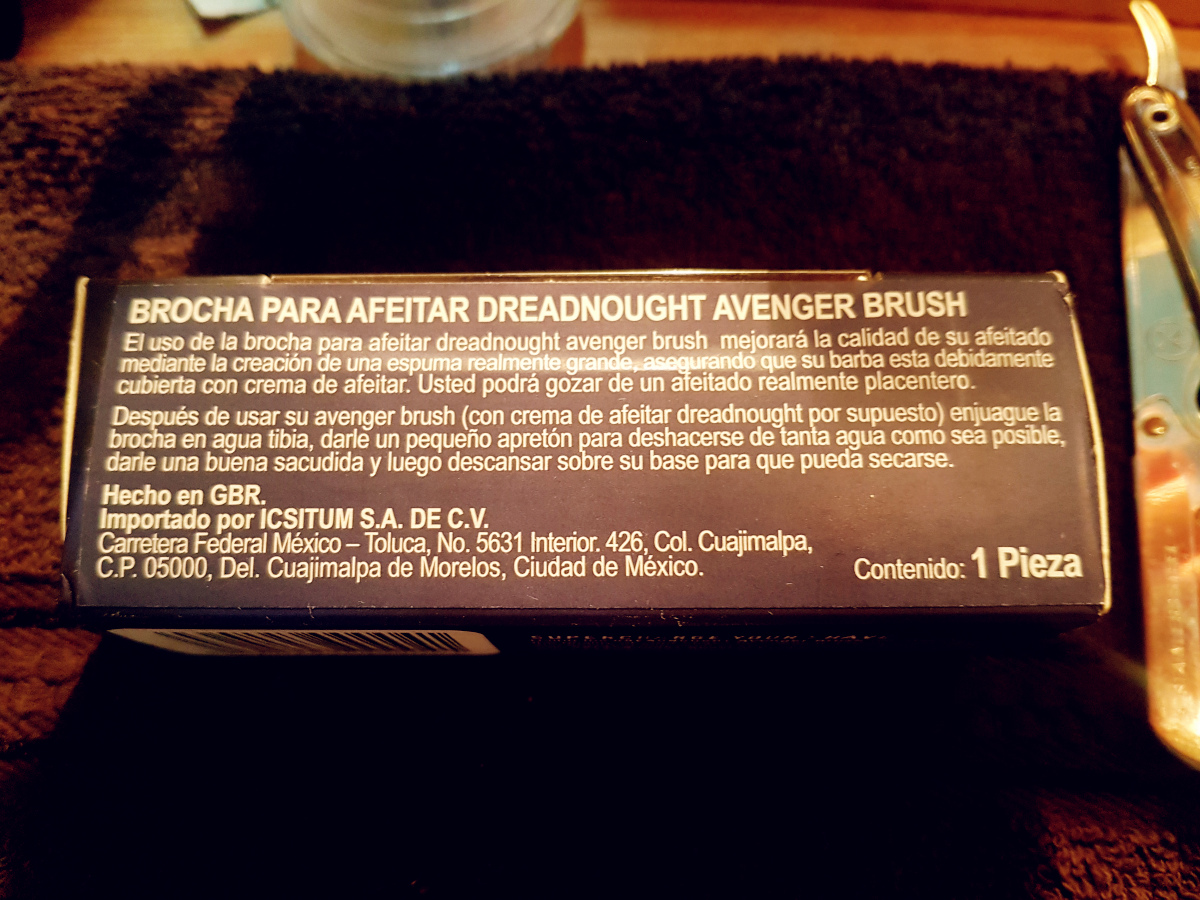 Etiqueta en la brocha de afeitar.