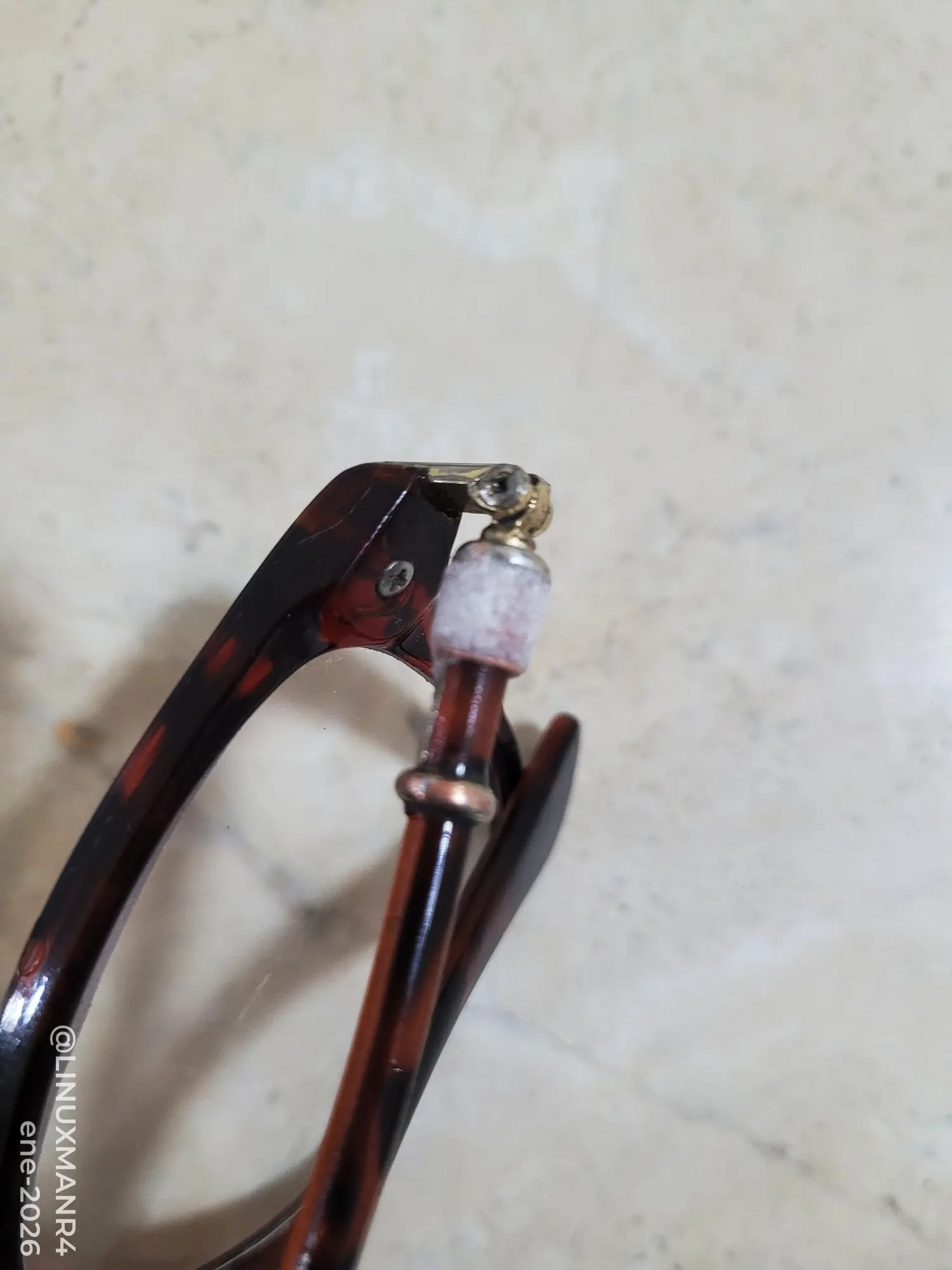 Así quedó la reparación con Cianocrilato y Bicarbonato