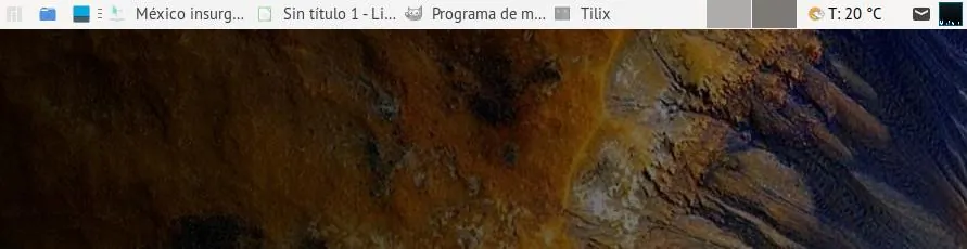 El panel de XFCE con un color personalizado.