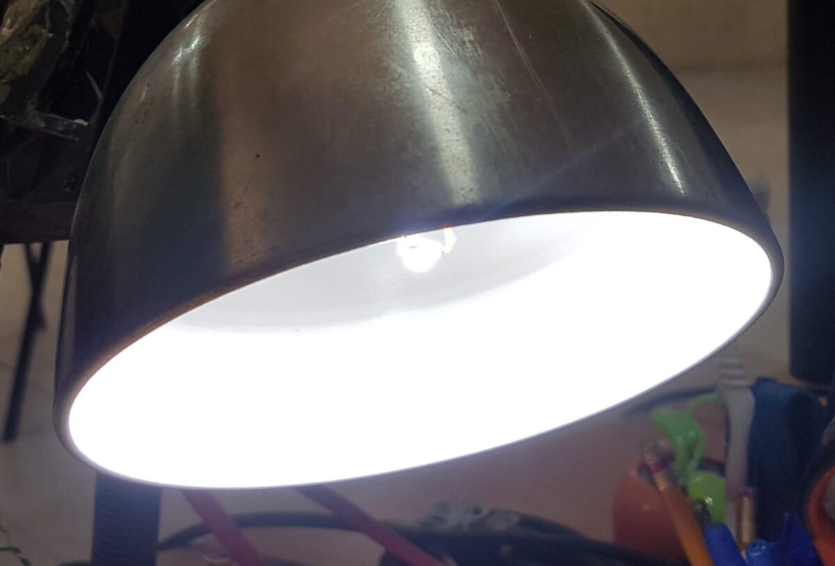 El foco vuelve a funcionar.