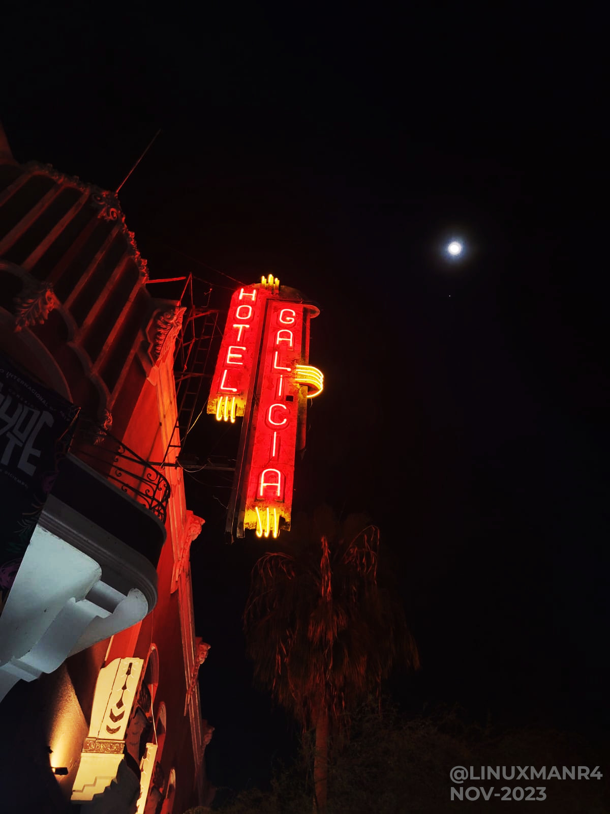 Letrero neón del Hotel Galicia